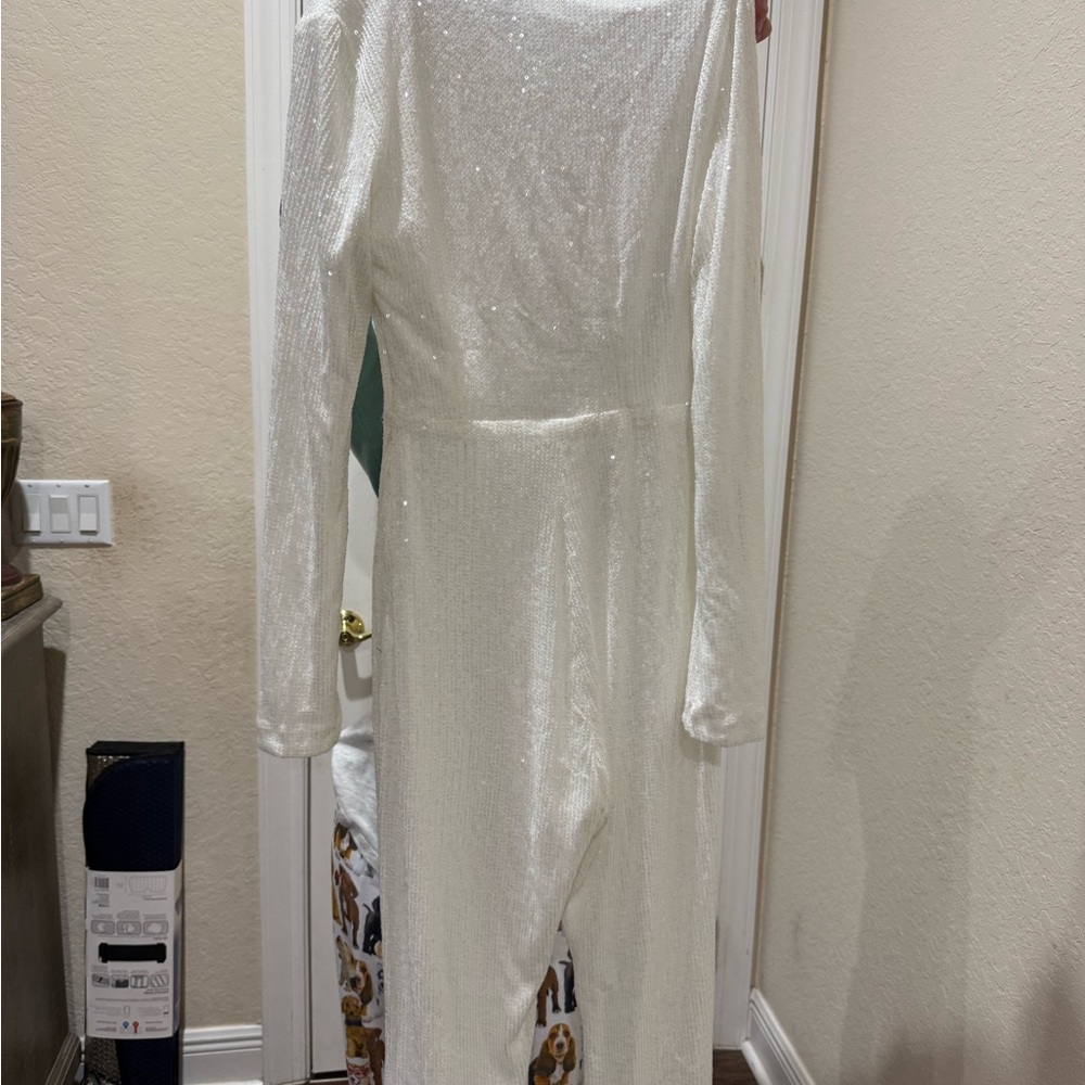 Lulu's White V-Neck Jumpsuit with Flared Legs size S sequent - Picture 9 of 10